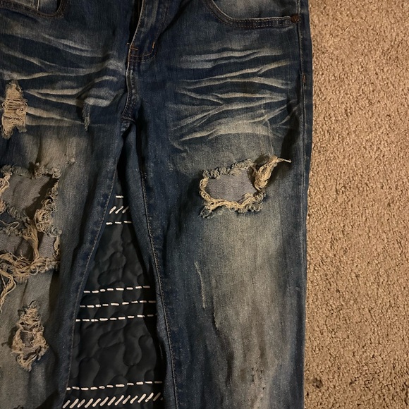 VIP DISTRESSED JEANS 5/6 - Picture 2 of 12